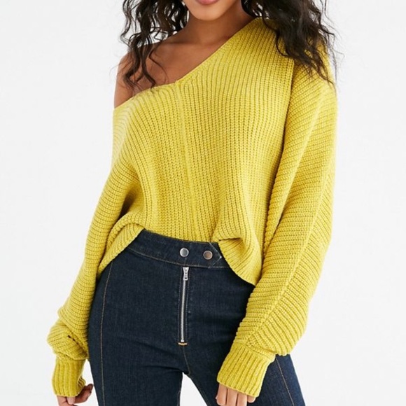 Urban Outfitters Sweaters - Urban outfitters high low crop chenille sweater